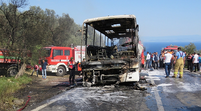 Anzakları Taşıyan Tur Otobüsü Yandı