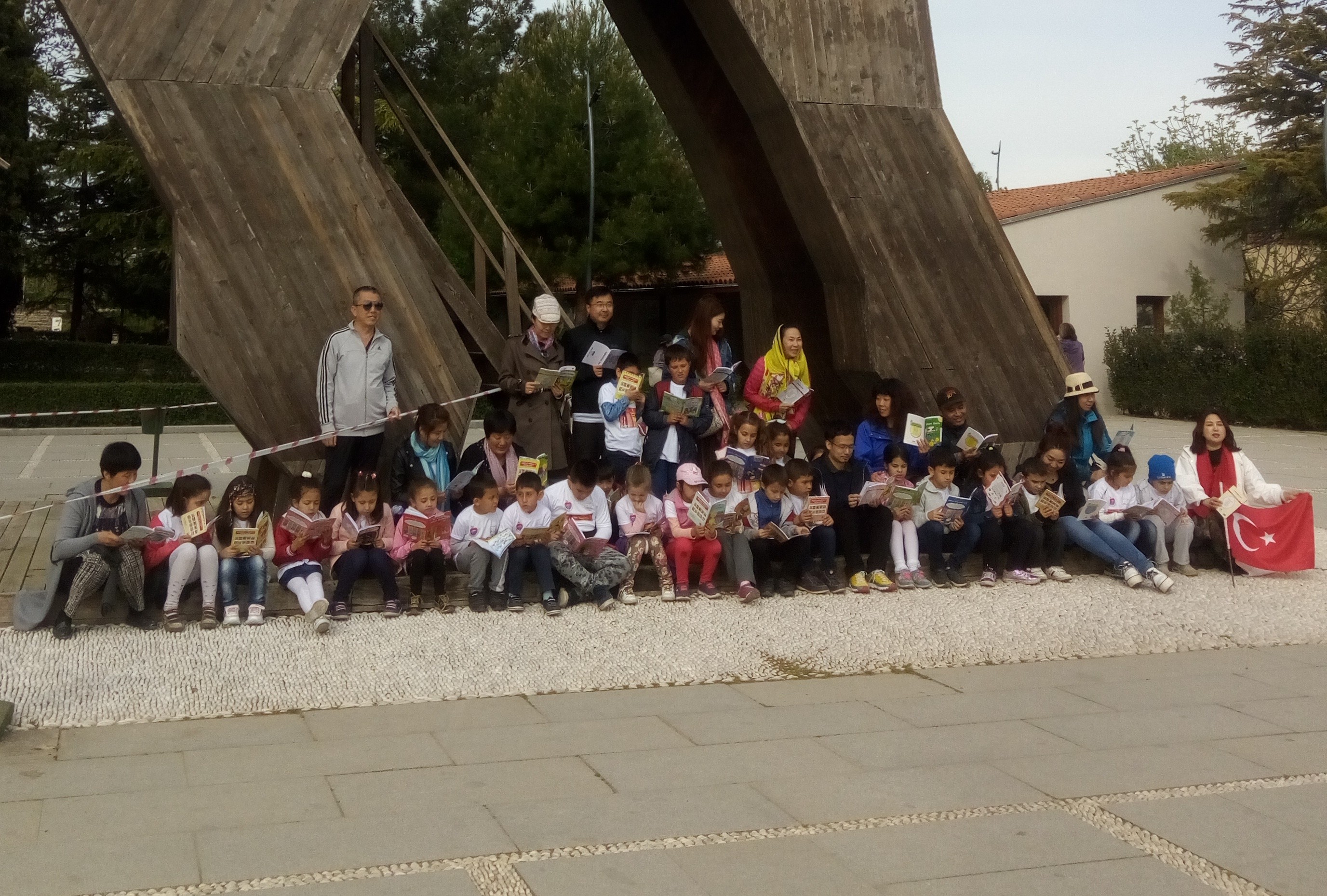 Bayramiçli öğrencilerden okuma projesi