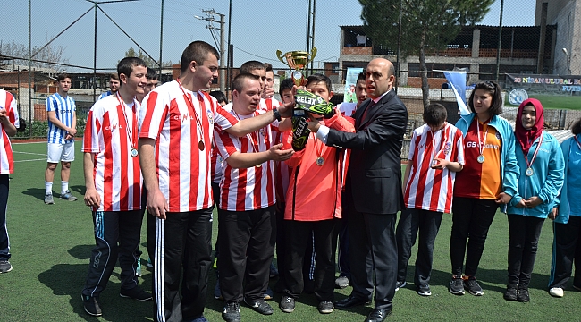 Biga'da Minikler Futbol Turnuvası