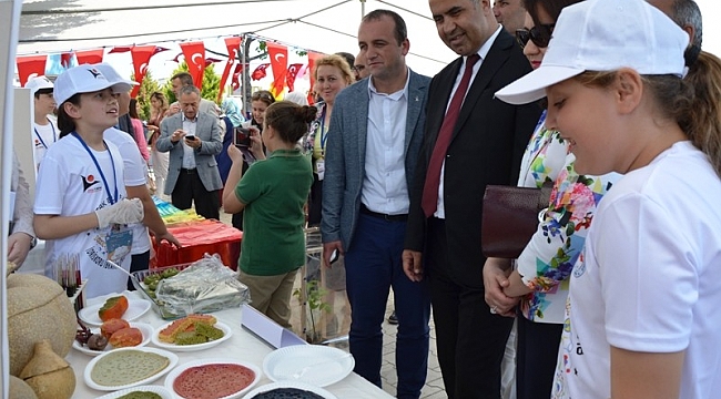 Biga'da TÜBİTAK 4006 Bilim Fuarı Açıldı
