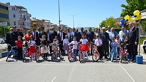 Biga FB Derneği Bisiklet Dağıttı