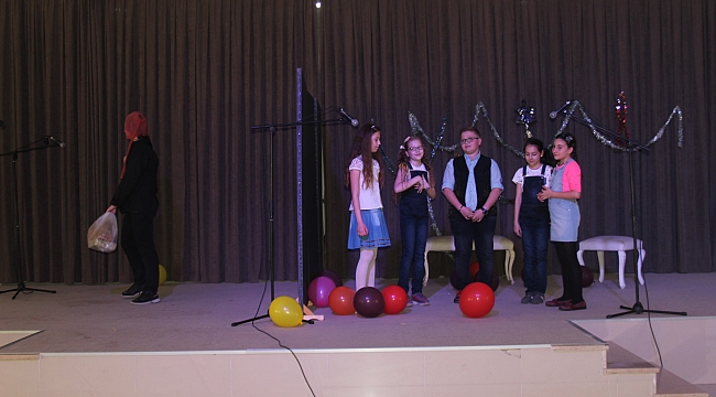 Çan Çevre Derneğinden Çocuklara Tiyatro Hediyesi