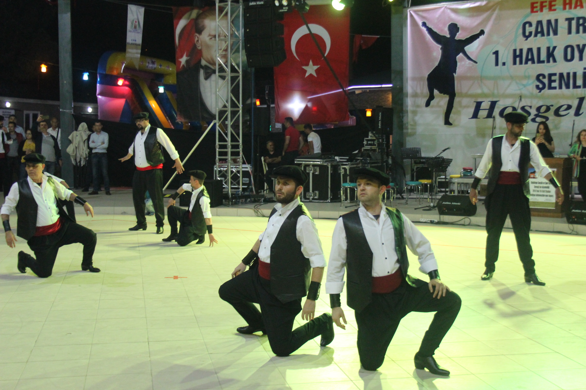 Çan Troya halk oyunları şenliği büyük alkış topladı