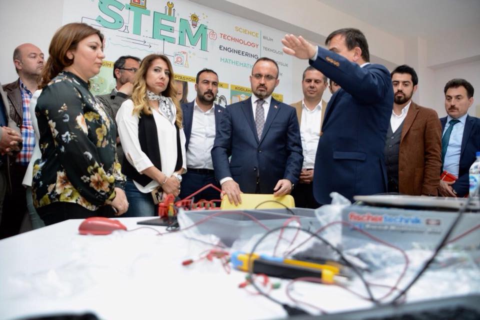 Çanakkale'de bir okula STEM Laboratuvarı