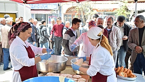 Lapseki AK Parti İlçe Başkanlığı Kandil lokumu dağıttı