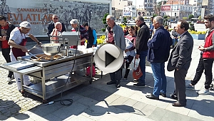 Polisler Vatandaşa Lokma Dağıttı