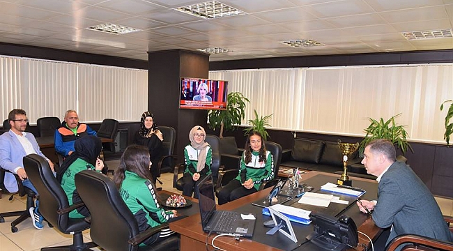 Tenis İl Birincileri Heyecanlarını Başkan Kuzu'yla Paylaştı