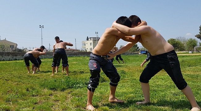 Yağlı Güreşçiler Sezonu Açtı