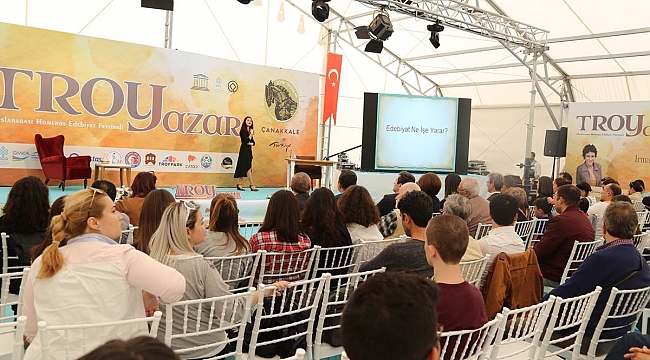 Yazar Tuğçe Isıyel, Çanakkale Troyazar Uluslararası Edebiyat Festivalinde