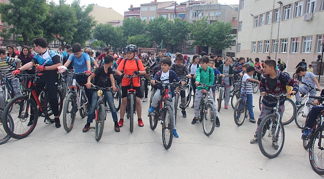 23 Eylül Ortaokulundan "Bisikletini Al, Sağlıklı Kal" Etkinliği