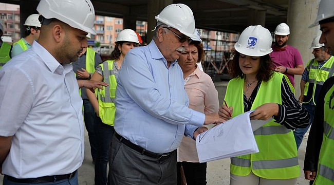 Başkan Gökhan, Yeşil Yerel Yönetim Binasında İncelemelerde Bulundu
