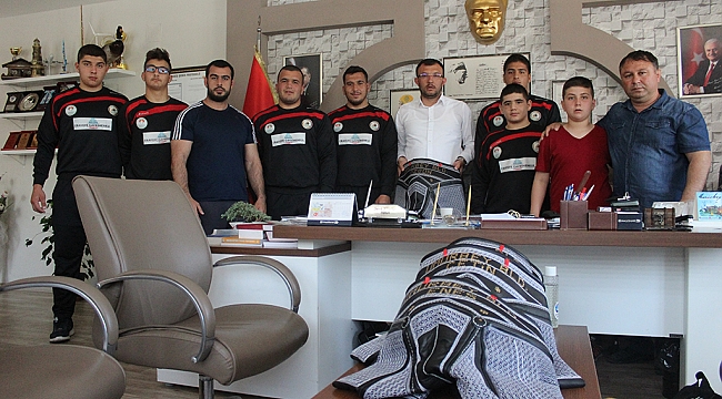 Başkan Yavaş'tan Güreşçilere Destek
