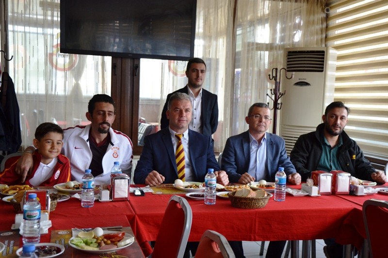 Biga GS Derneği üyeleri basın mensupları ile bir araya geldi