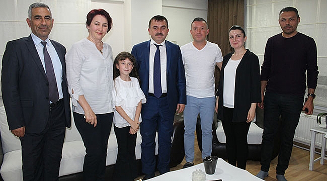 Biz büyük bir aileyiz