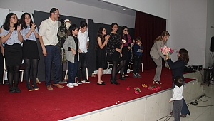 Çan'da 'Bir Buçuk Porsiyon Karışık' Oyunu Sahnelendi