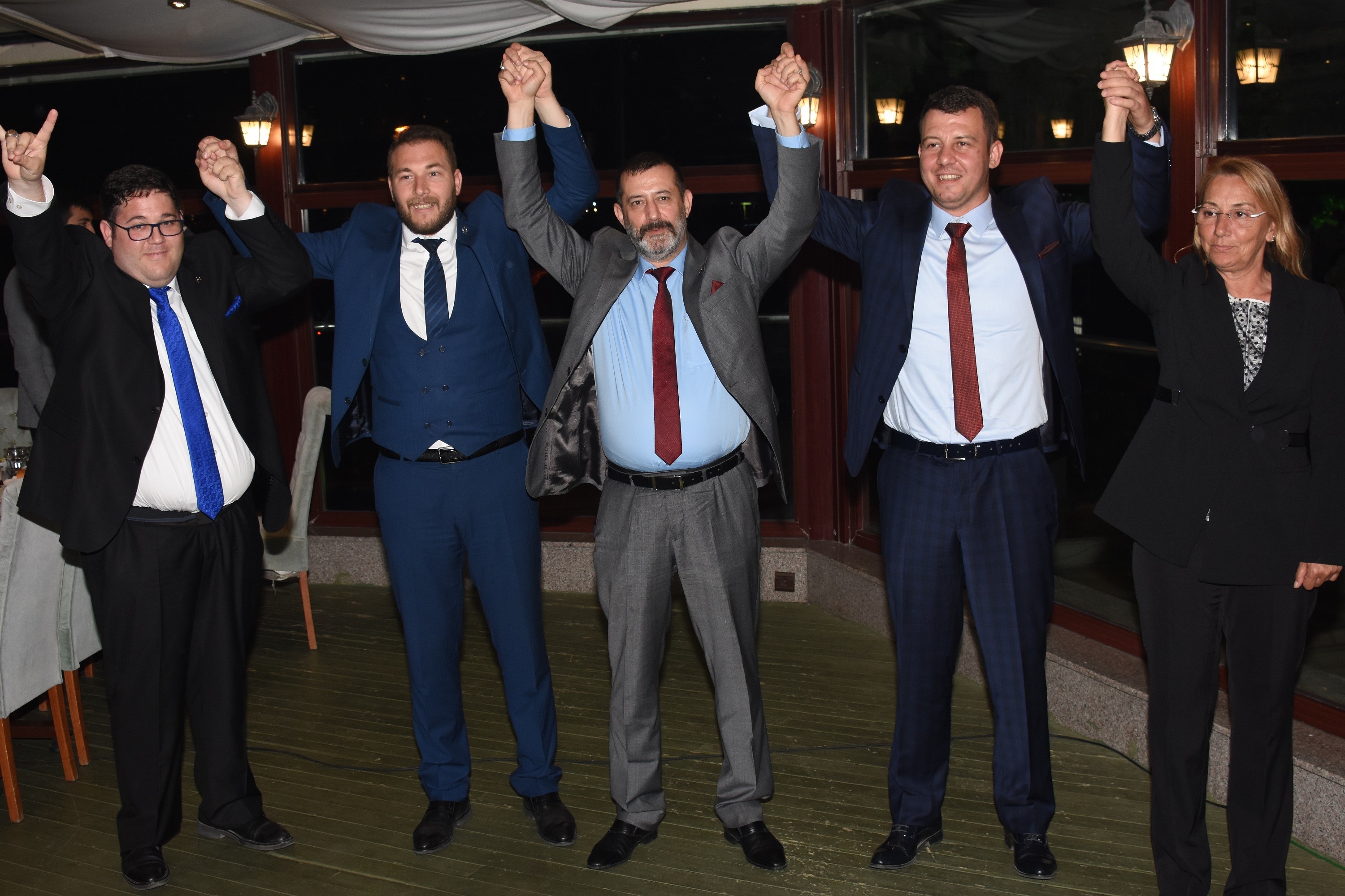 Çanakkale'de MHP milletvekili adaylarını toplantıyla tanıttı