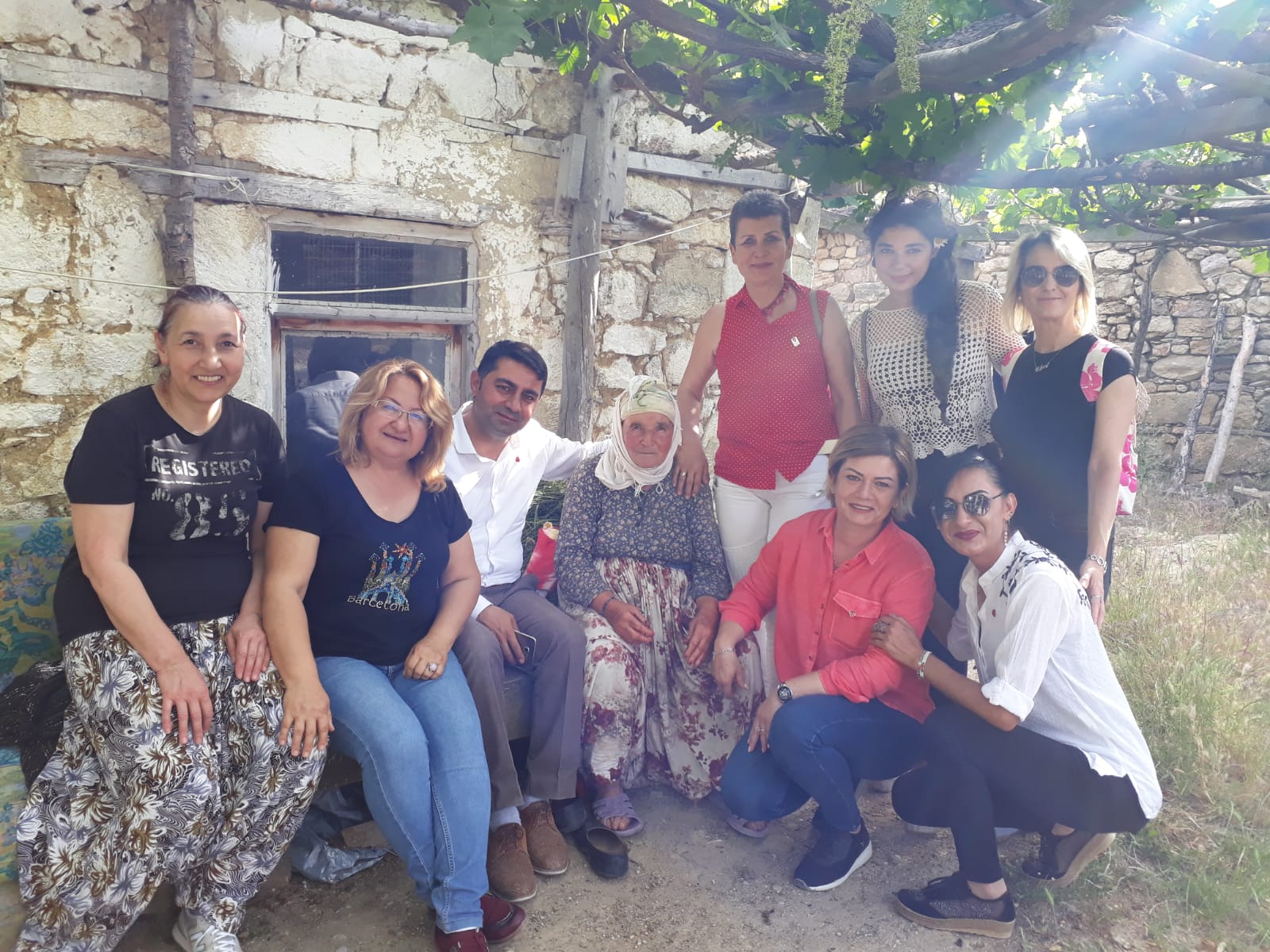 Çanakkale Güç Birliği 4 köyde 35 yaşlıyı sevindirdi