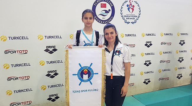 İÇDAŞ'ın minikleri havuzdan 4 madalya çıkardı