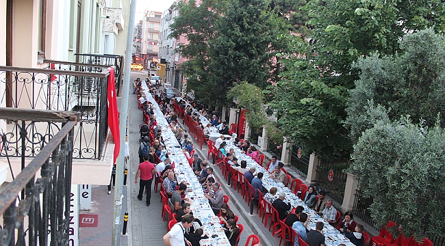 KADEM'den vatandaşlara iftar yemeği