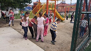 Minik Öğrencilerden Çevre Temizliği