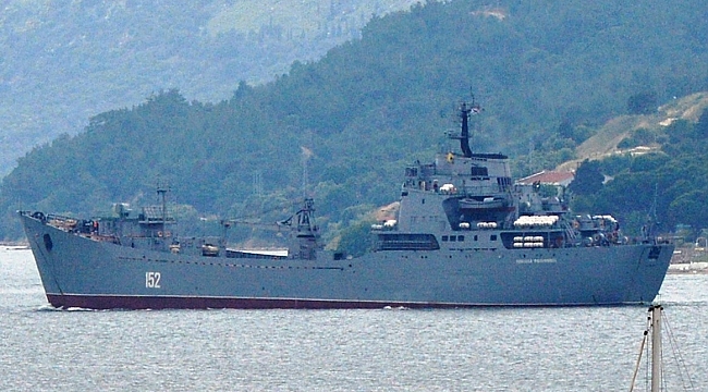 Rus savaş gemisi Çanakkale Boğazı'ndan geçti