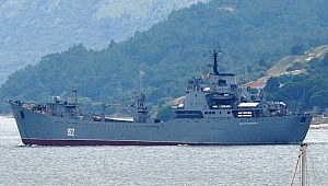 Rus savaş gemisi Çanakkale Boğazı'ndan geçti