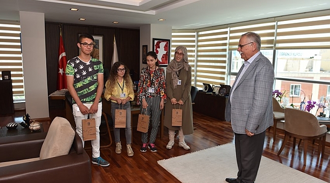 Stajyer Öğrencilerden Başkan Gökhan'a Ziyaret