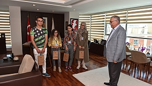 Stajyer Öğrencilerden Başkan Gökhan'a Ziyaret