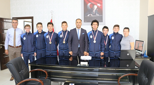Türkiye şampiyonu takım para ile ödüllendirildi