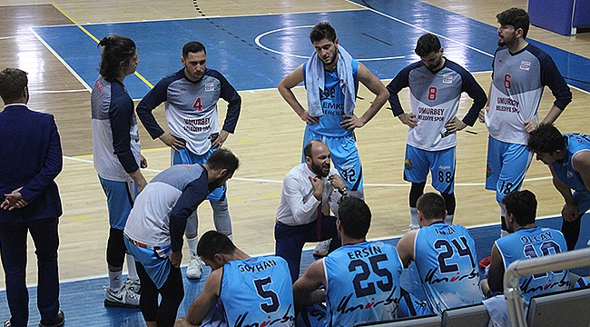 Umurbey Belediyespor yarı finallerin kapısından döndü