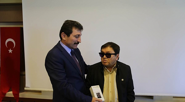 Vali Orhan Tavlı, 85 Görme Engelliye "Gören Göz" Cihazı Dağıttı