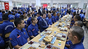 Vali Orhan TAVLI, İl Jandarma Eğitim Komutanlığında Jandarma Erlerle İftarını Açtı