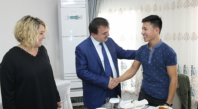 Yabancı Uyruklu Vatandaşlar Türkçe Öğreniyor