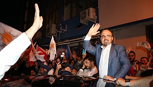 Ak Parti Grup Başkanvekili Turan seçim sonuçlarını davul eşiğinde kutladı (VİDEOLU)
