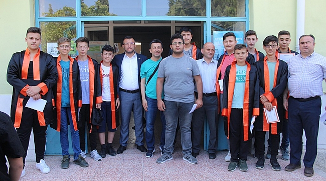 Başkan Yavaş öğrencilerin mezuniyet coşkusuna ortak oldu