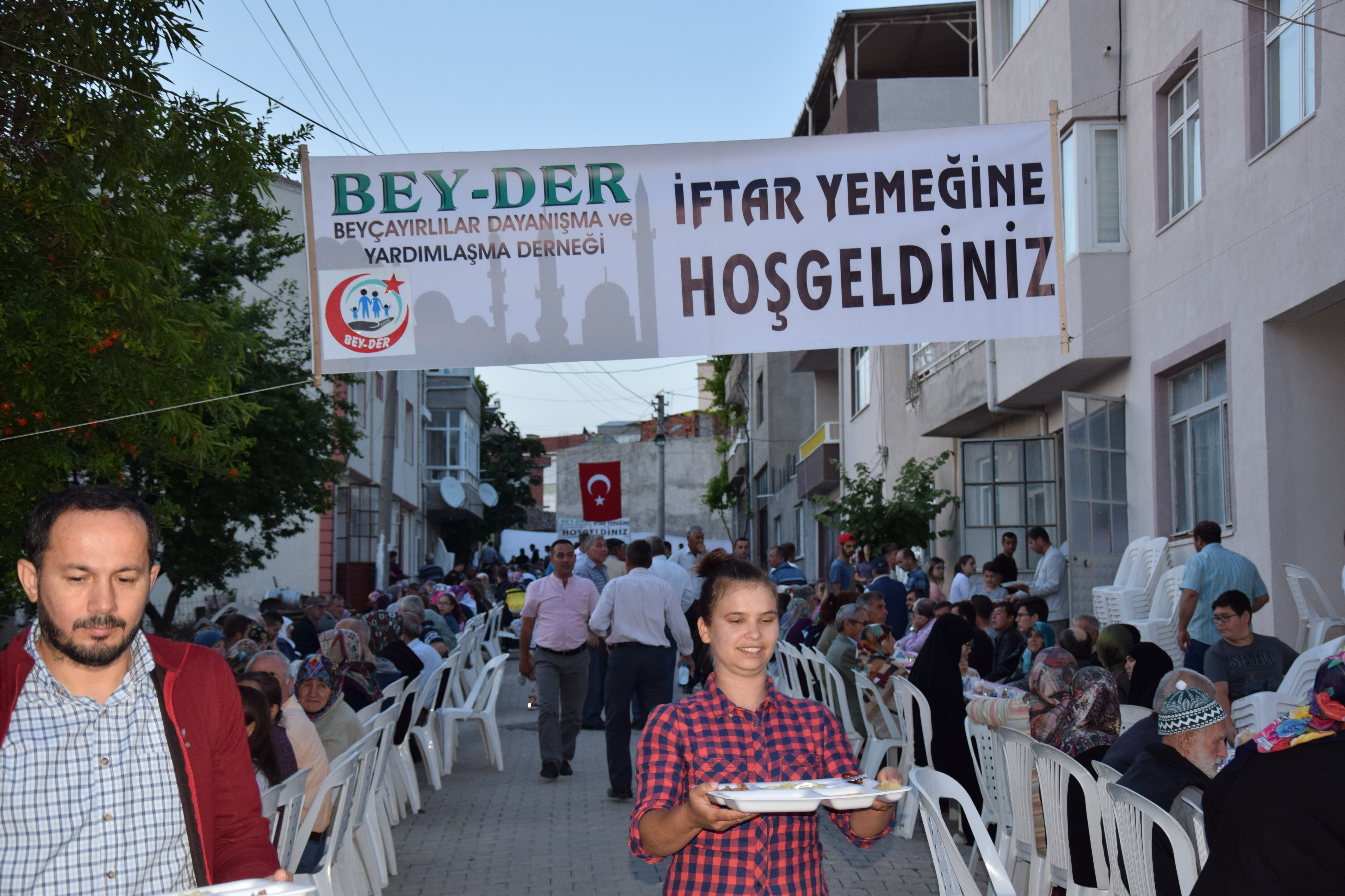 Beyçayırlılar Derneğinden bin kişilik iftar programı düzenlendi