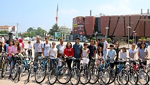 Biga Belediyesi'nden başarılı öğrencilere bisiklet