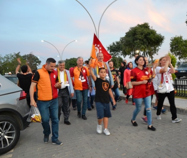 Biga'da Galatasaray 21. şampiyonluğunu kutladı