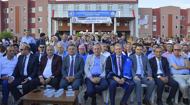 Biga İİBF ve Biga Uygulamalı Bilimler Fakültesi Mezuniyet Töreni gerçekleştirildi