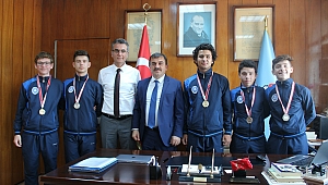 Biga Ortaokulu Atletizmde Türkiye Şampiyonu