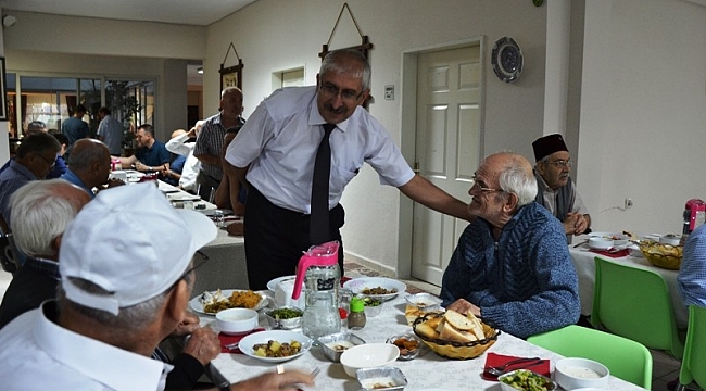 Biga TSO huzurevinde iftar verdi