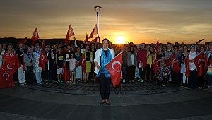 Böyle sevgi seli görülmedı yüzlerce kadın kordona koştu