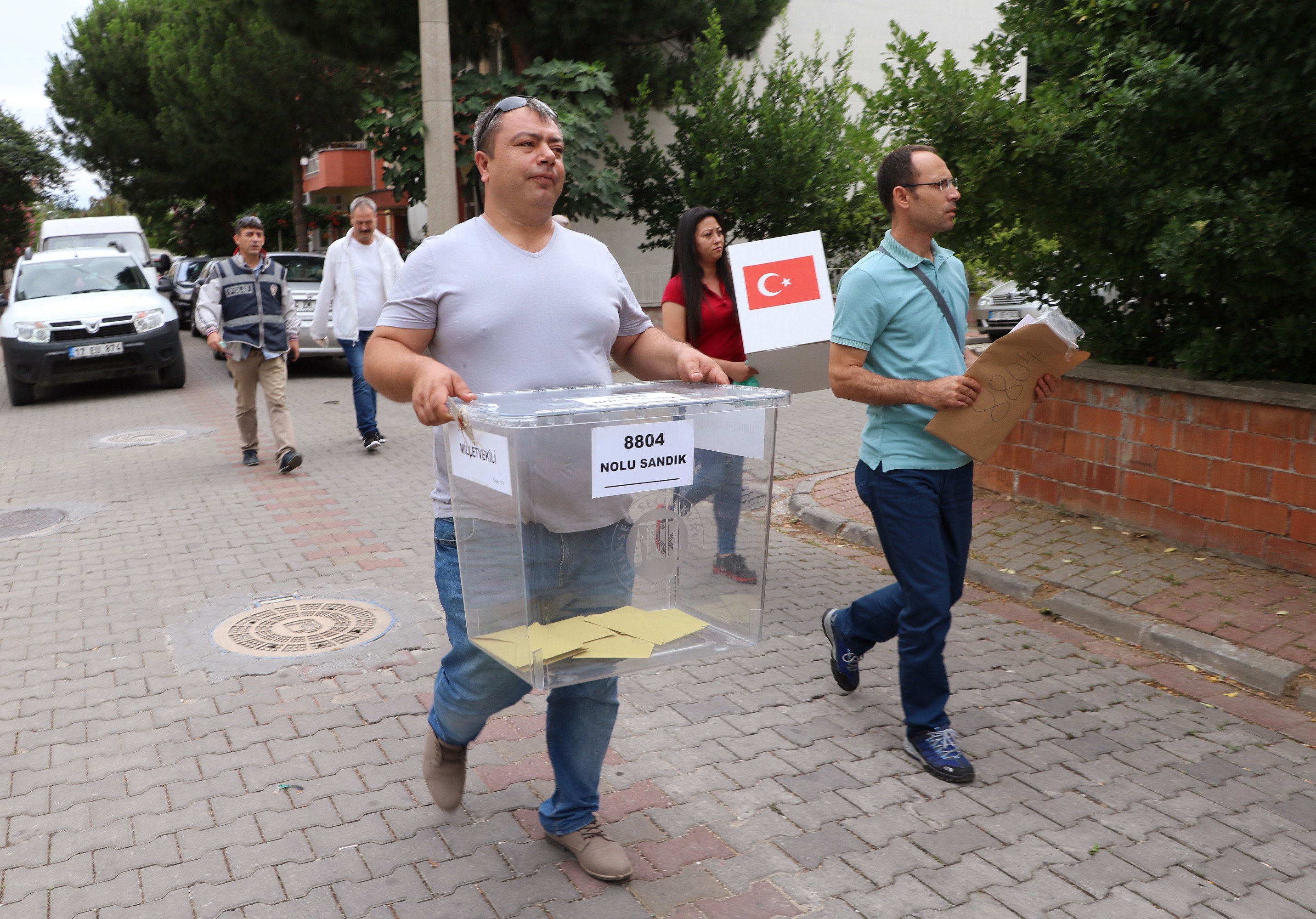 Çanakkale'de Cumhurbaşkanı ve 27. Dönem Milletvekili Genel Seçimi için oy verme işlemi devam ediyor