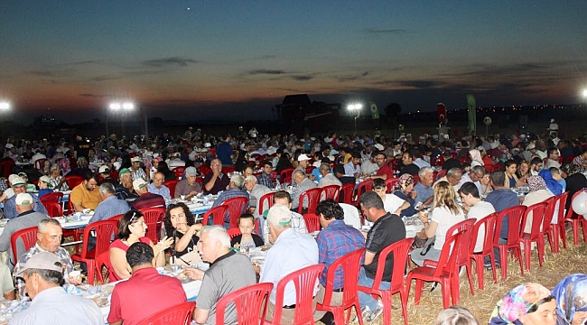 Çanakkale Ziraat Odası ve İl, Gıda Tarım ve Hayvancılık Müdürlüğünce düzenlenen iftarlı tarla gününde çiftçiler bir araya geldi
