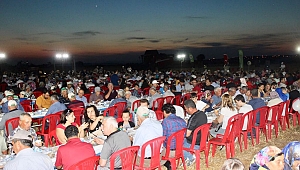 Çanakkale Ziraat Odası ve İl, Gıda Tarım ve Hayvancılık Müdürlüğünce düzenlenen iftarlı tarla gününde çiftçiler bir araya geldi