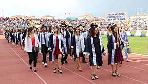 ÇOMÜ'de 9 bin öğrenci mezun oldu