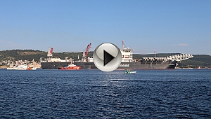 Dev gemi boğazdan geçti