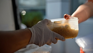 Sıcak Yemek Yardımı Ramazan Ayında Da Devam Ediyor