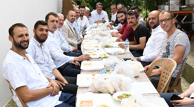Turan hayır yemeğine katıldı