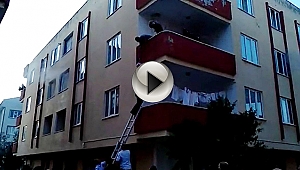 Yangında mahsur kalan bebeği vatandaşlar kurtardı